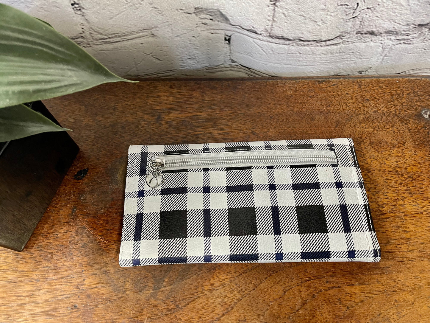 Architect Women’s Wallet/Black and White Checkered Plaid